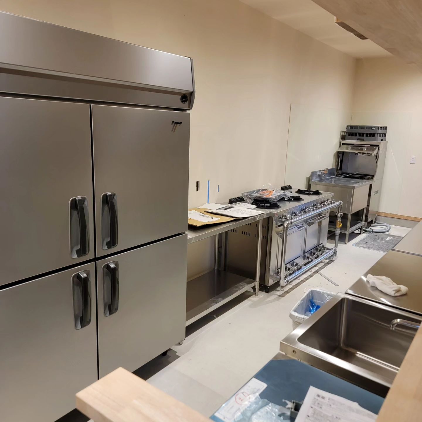 太田市小舞木町
オステリア　エナート様

厨房設置完了です。
オープンまで、あと１週間
ご期待下さい️
